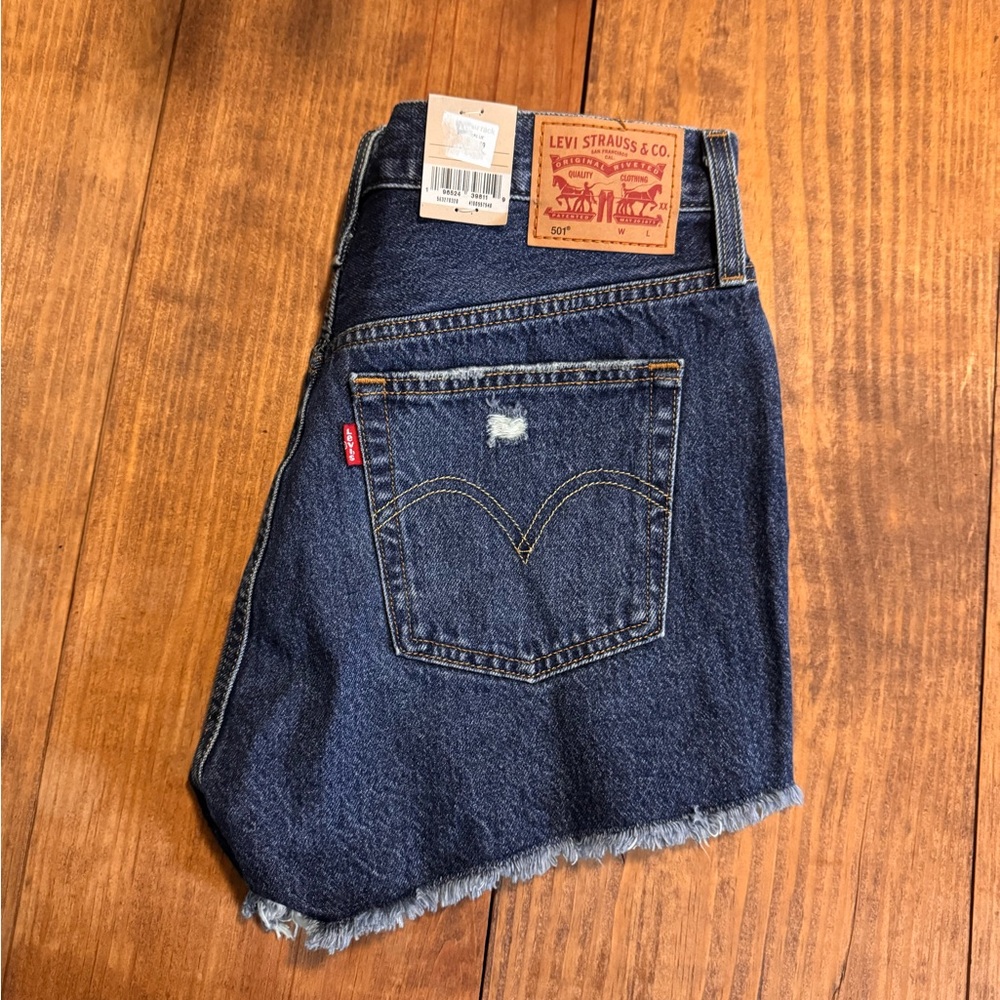 Levi 501 destroyed denim shorts Size 29 NWT - Picture 4 of 4